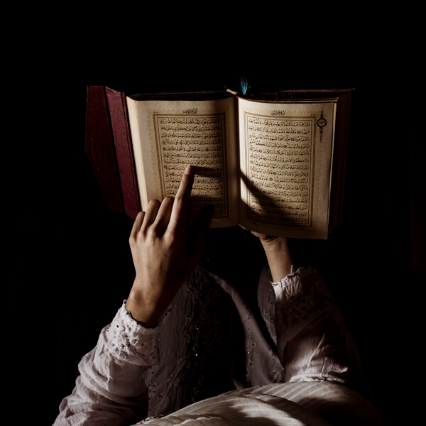 Learn the Basics of Quran Reading Online with Qualifid and Expert Teachers at the Comfort of your Home.